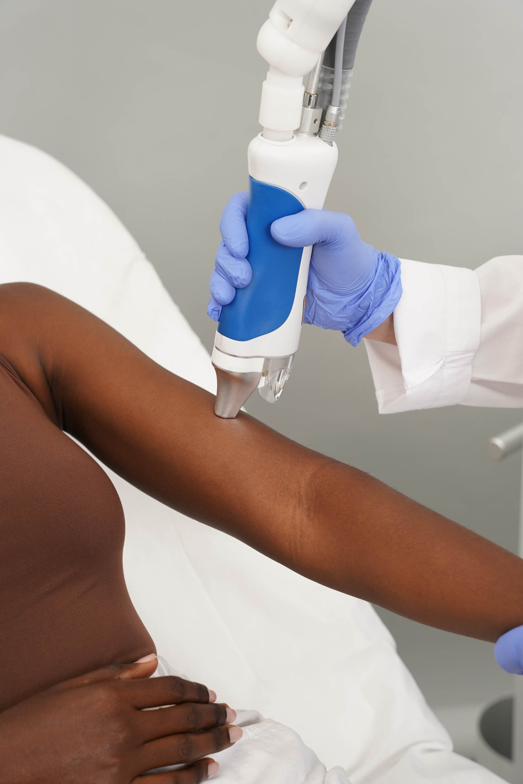 Руки до локтя